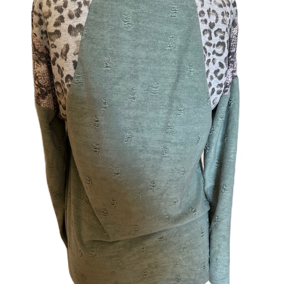 Bibi mint green long sleeve with animal print shoulders. Size small - Picture 2 of 8